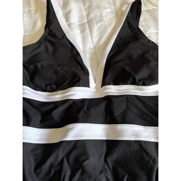 SAG HARBOR SWIMWEAR size 16 Onepiece - Picture 2 of 5
